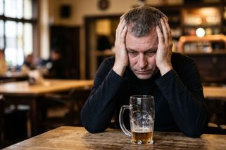 Konec lží o zdravém pivu. Česko je národ funkčních alkoholiků, co se bojí střízlivosti - Médium.cz